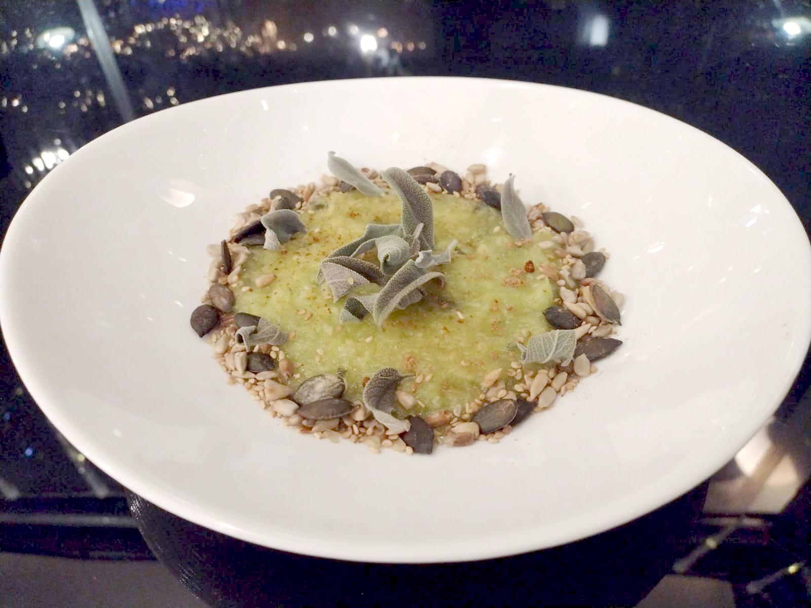 Crema vegan di porro e mela in semi e salvia