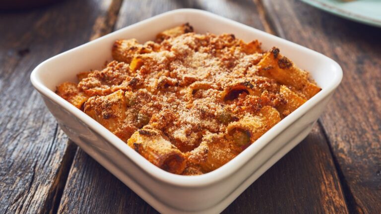 Pasta al forno con ragù di lenticchie