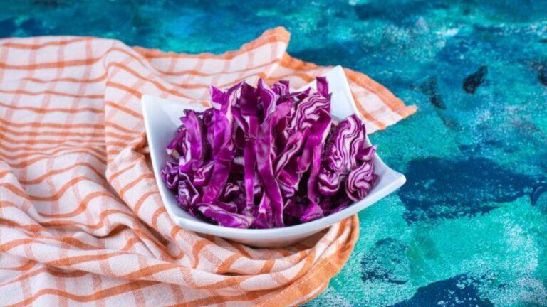 Pasta al salmone affumicato e cavolo viola