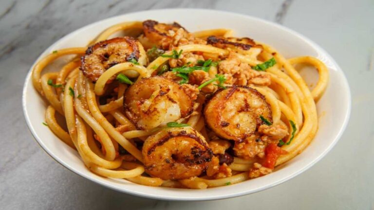 Spaghettone al forno con ragu di crostacei