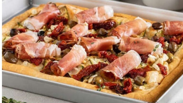 Torta salata gustosa alla verza e speck