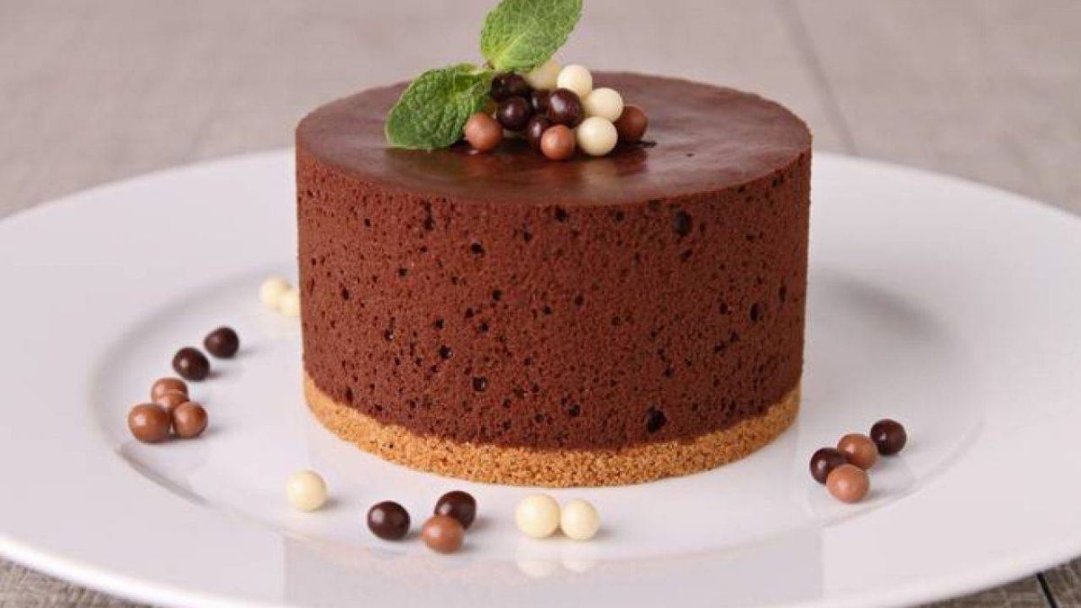 Mousse al cioccolato e arancia con base croccante