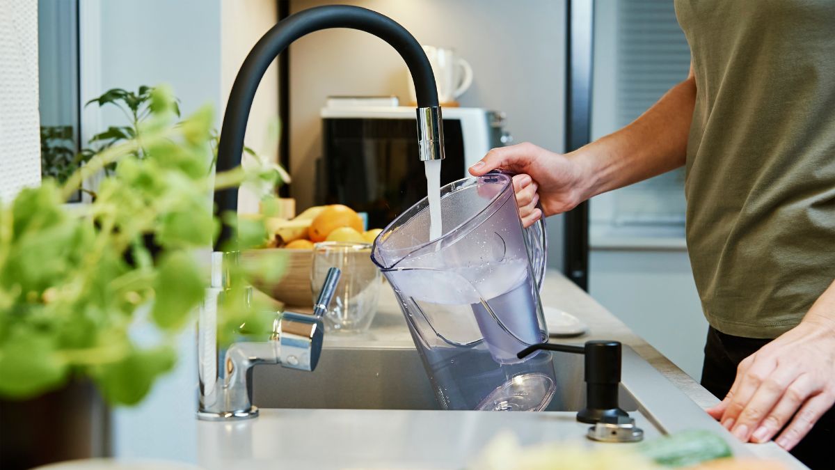 La caraffa filtrante un alternatica alla bottiglia di plastica