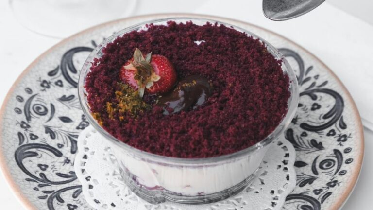 Dolce al cucchiaio al liquore fragolino