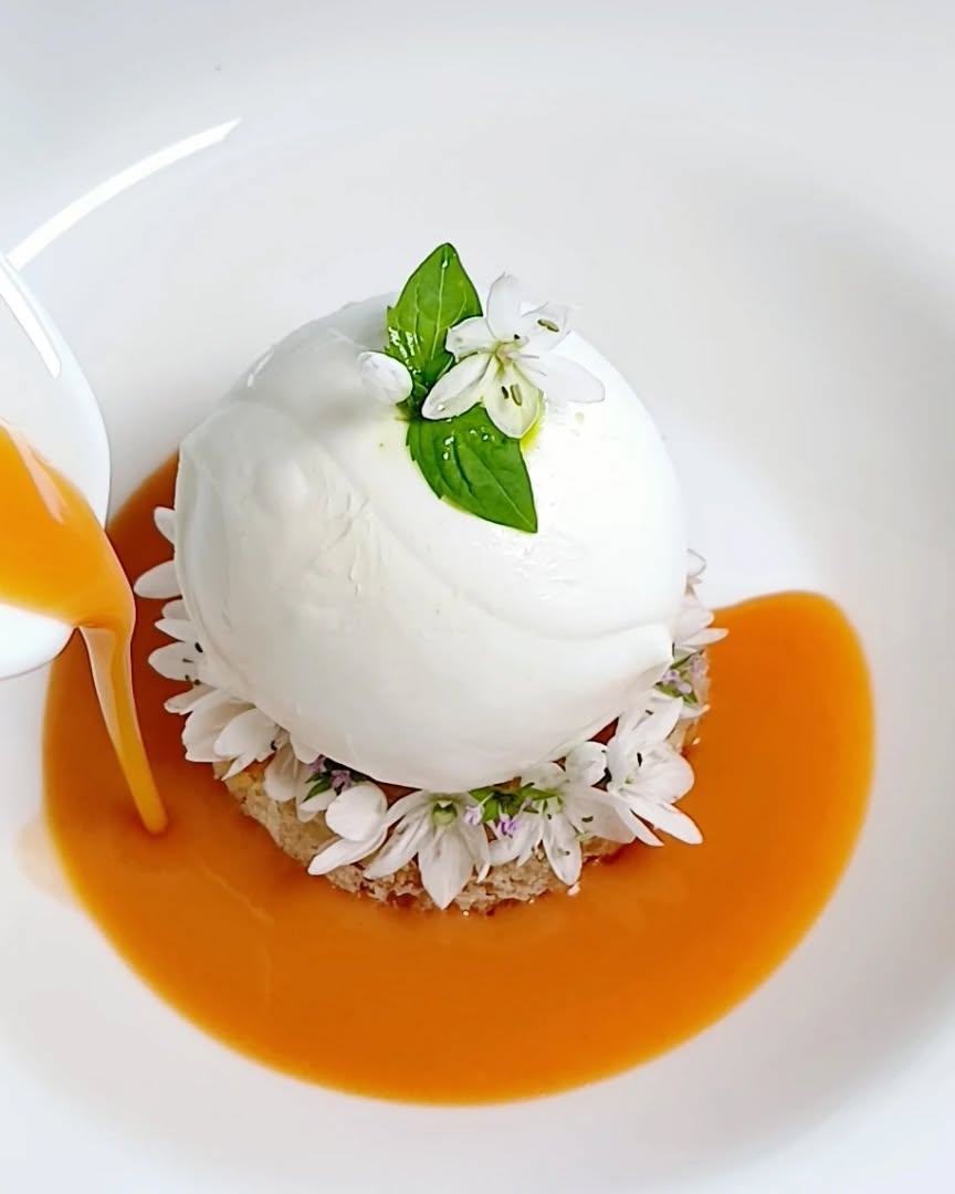 La nuova Caprese con mozzarella bufala e gazpacho