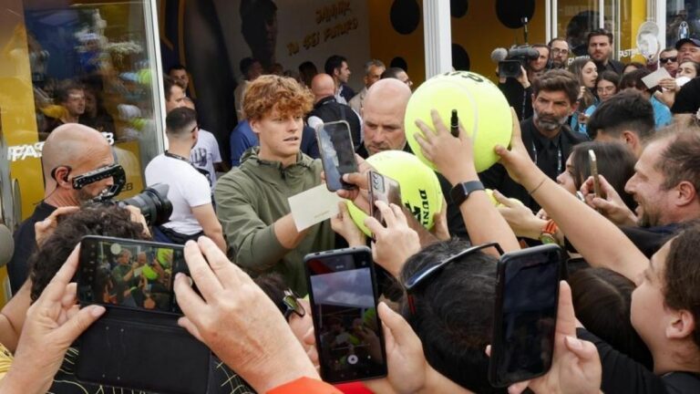 Sinner è tornato. E l’Italia si alza in piedi per il suo campione